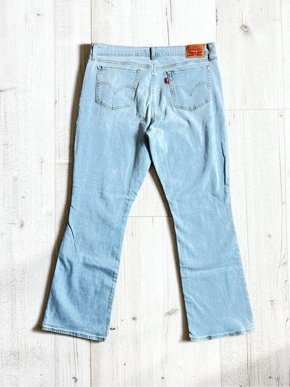 Levi’s Women’s 415 Relaxed Bootcut Distressed Denim Jeans - Picture 2 of 13